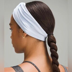 NWT Lululemon Womens Ribbed Nulu Twist-Front Headband
Windmill Blue